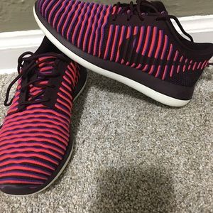 Women's Nike Roshes Size 8